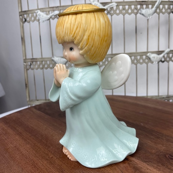 Hallmark porcelain Angel Figurine. - Picture 3 of 11